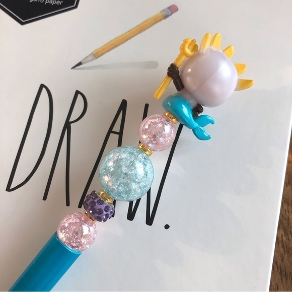Disney Doorables: Olaf Retells: Little Mermaid: King Triton handmade beaded pen - Picture 3 of 3